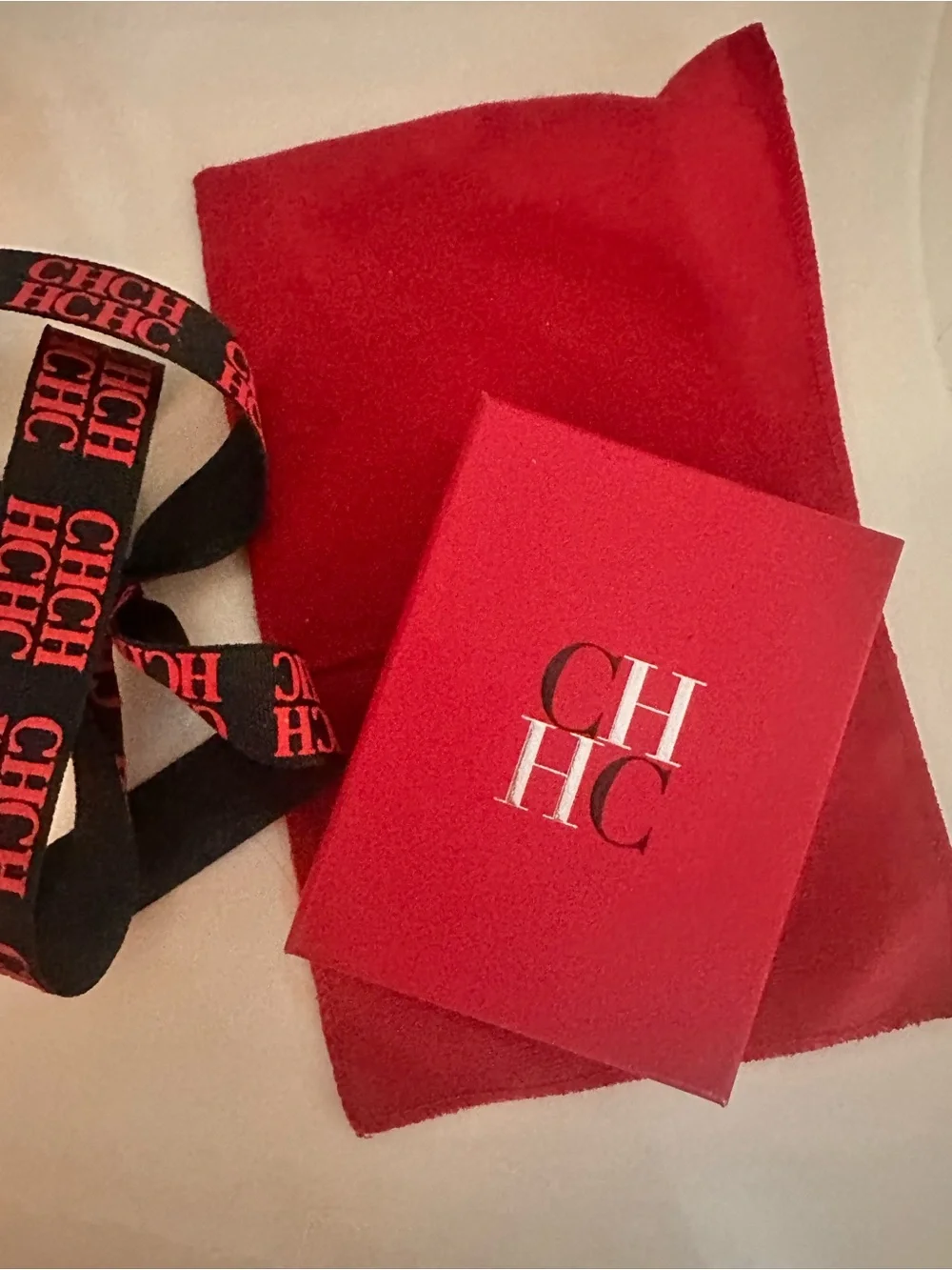 Carolina Herrera compact black